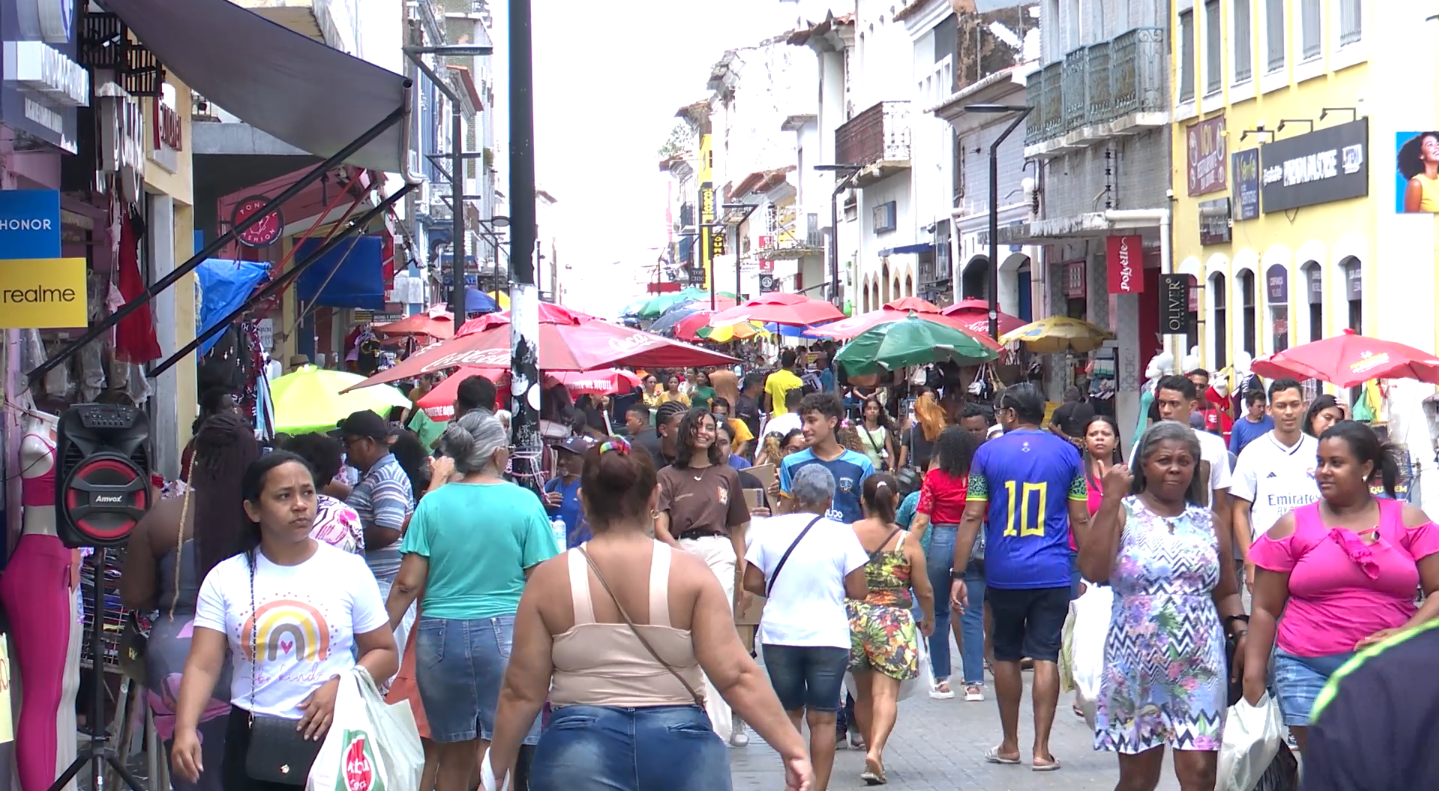 Mais de 60% dos consumidores pretendem comprar em loja física na Black Friday