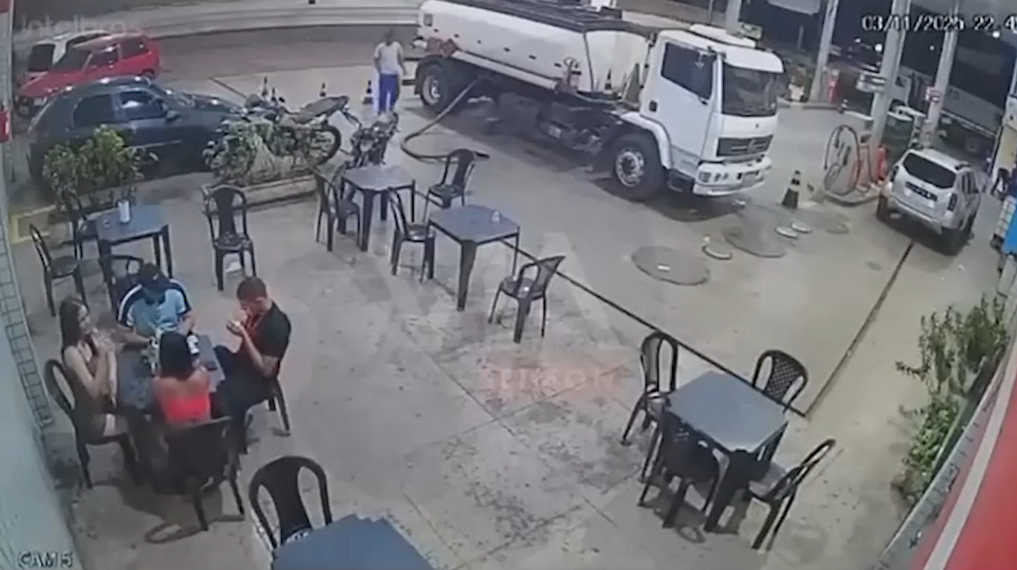 Homem acende cigarro em posto de combustível e provoca incêndio
