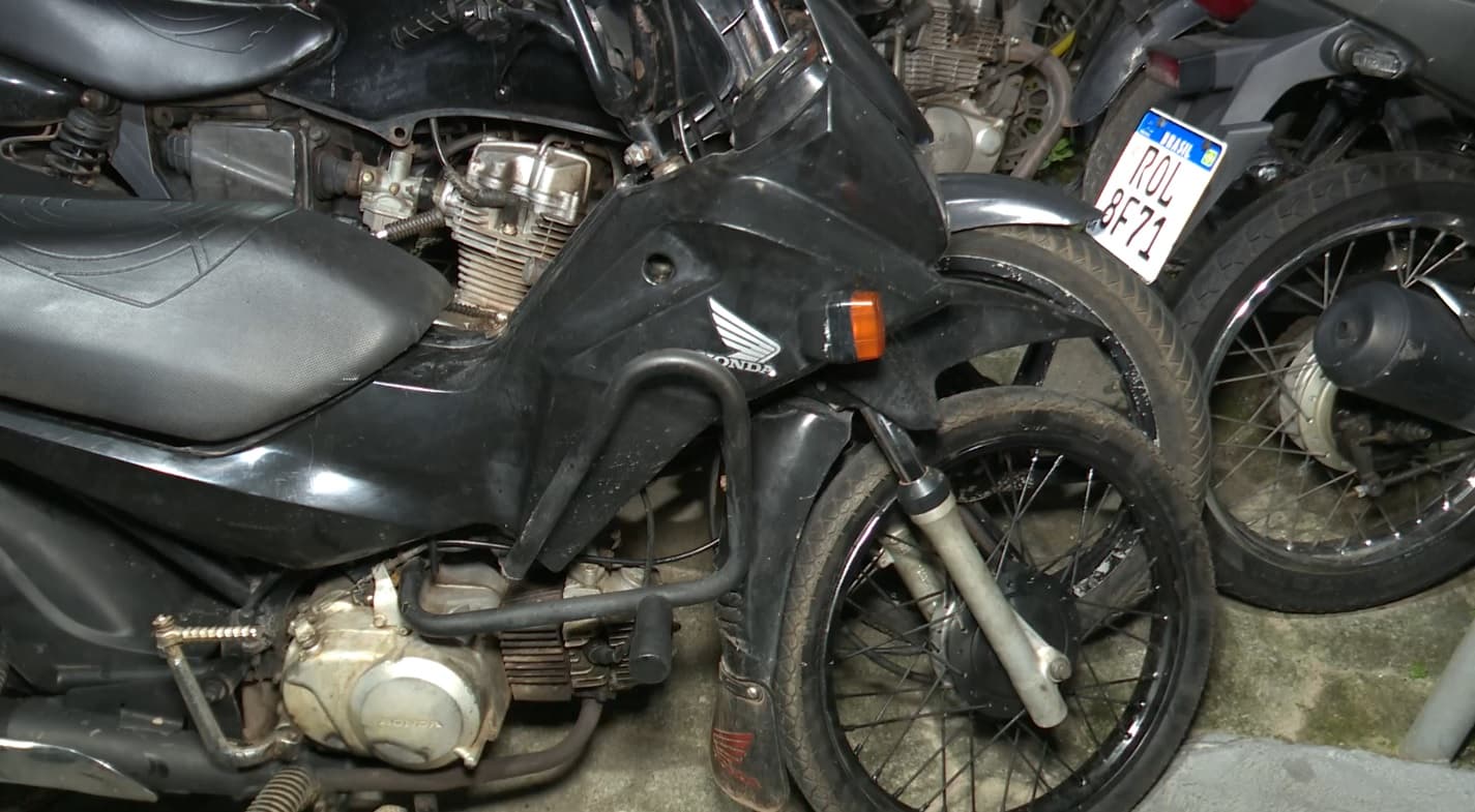 PM apreende motocicleta sem placa e com o chassi adulterado nas ruas do bairro São Cristóvão