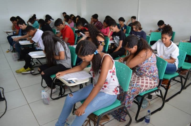 candidatos fazem prova de seletivo
