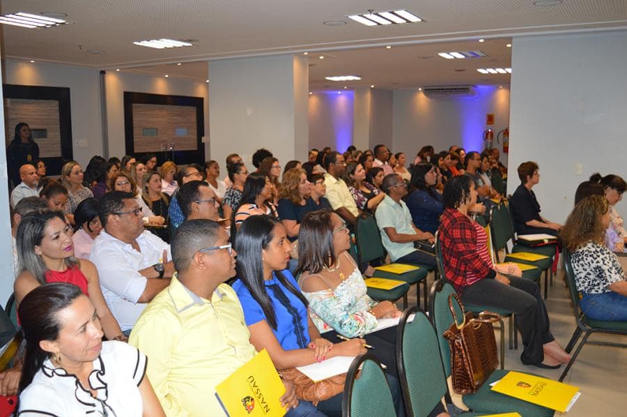 Encontro de educadores discute mudanças na base de ensino