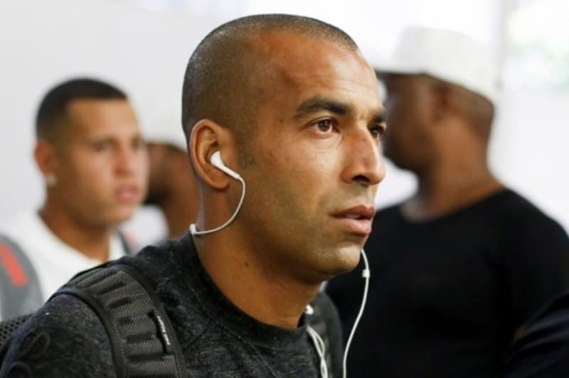 Pressionado, Emerson Sheik pede demissão e também deixa o Corinthians