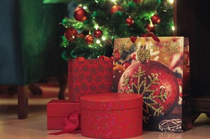 Brasileiros pretendem gastar mais que 2018 em presentes de Natal