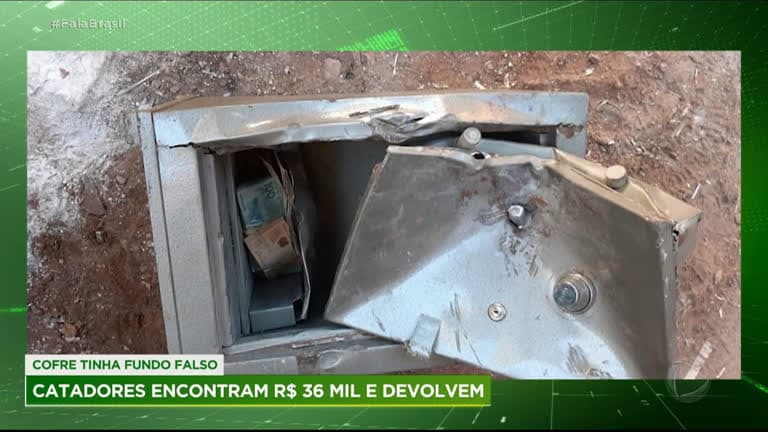 Catadores acham cofre com mais de R$ 35 mil e devolvem para polícia