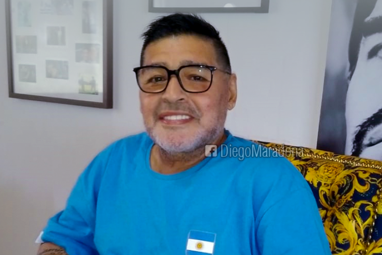 Morre Diego Armando Maradona, lenda do futebol mundial