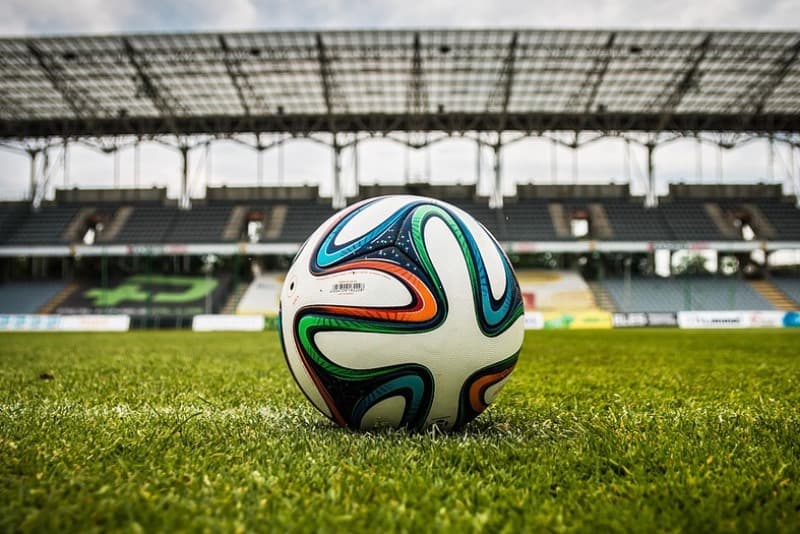 Futebol: treinos e partidas devem seguir orientações para evitar Covid-19