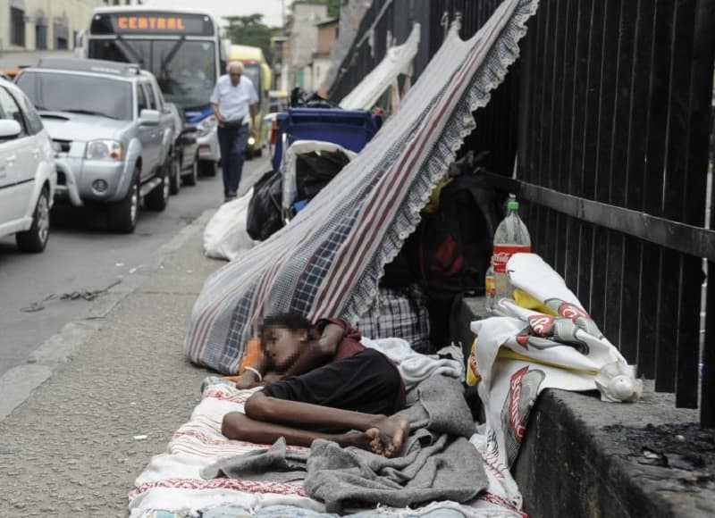 Pessoas em situação de rua podem pedir auxílio emergencial