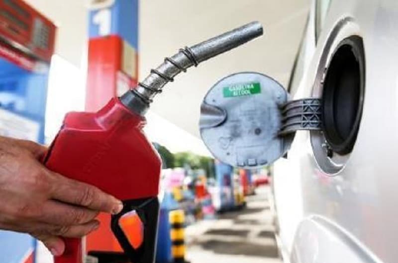 Petrobras confirma alta de 4% na gasolina a partir de quinta-feira