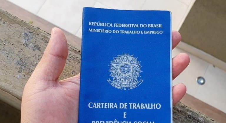 Quem teve salário reduzido deve receber 13º integral, diz governo