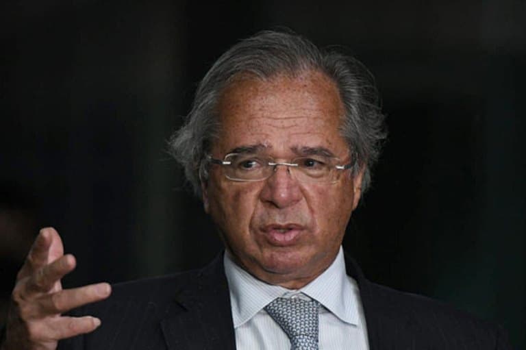 'Esperamos que o gás caia 30% pelo menos', diz Guedes a youtuber