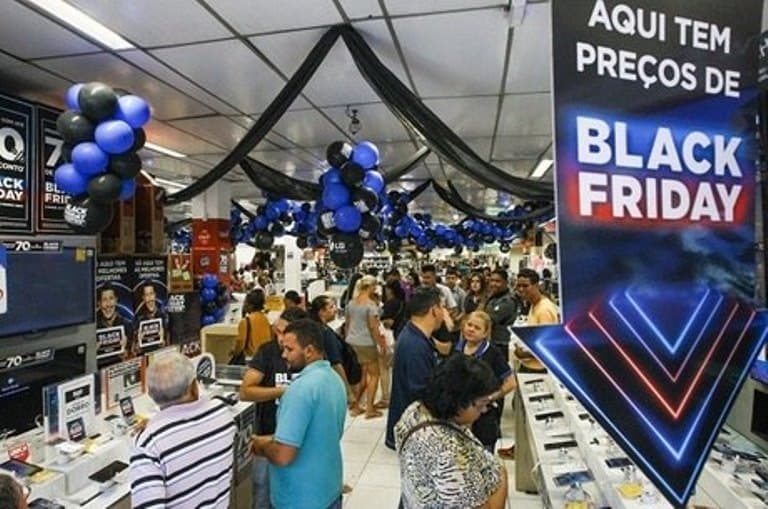 Brasileiro deve gastar, em média, R$ 918 na Black Friday
