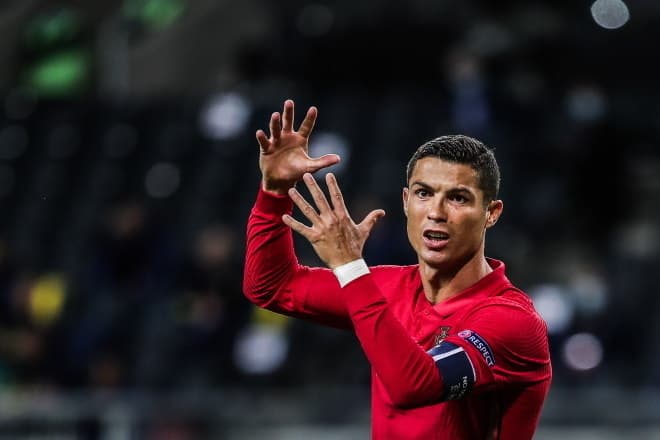 Cristiano Ronaldo testa positivo para covid-19