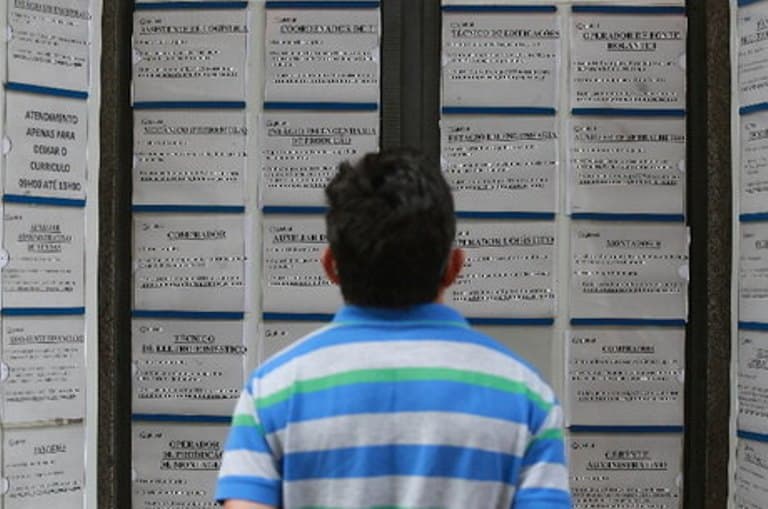 Taxa de desemprego bate novo recorde em agosto e atinge 13,8 mi