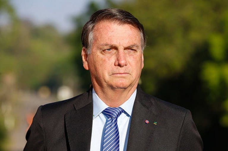 Após 1h30, cirurgia de Bolsonaro termina sem complicações