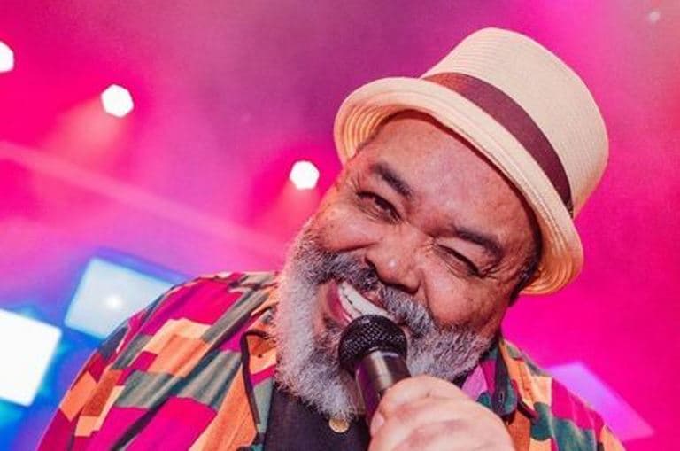 Jorge Aragão celebra recuperação de covid: 'Vencemos essa batalha'
