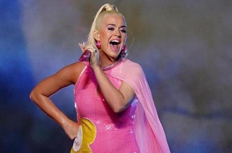 Gravidez e pandemia fazem Katy Perry adiar casamento novamente