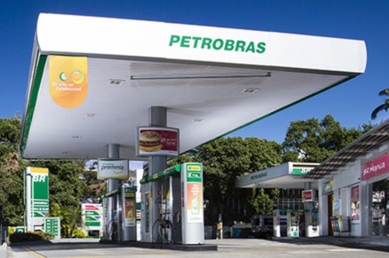Petrobras anuncia aumento de 5% na gasolina a partir de quarta (8)