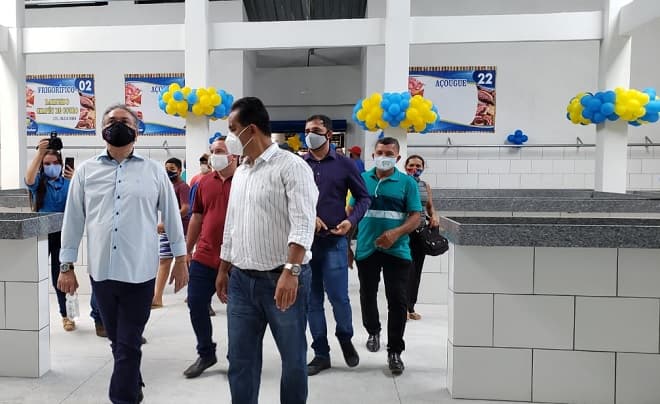 Roberto Rocha inaugura reforma do mercado de Pedreiras