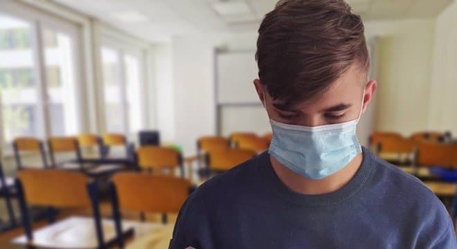 Pediatras assinam manifesto pela volta às aulas presenciais