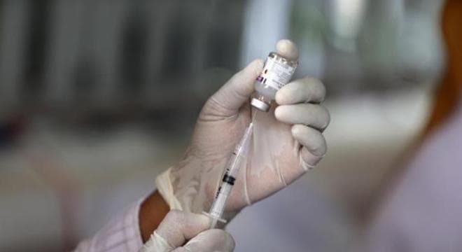 Criadores de vacina nos EUA e Europa prometem rigor em testes