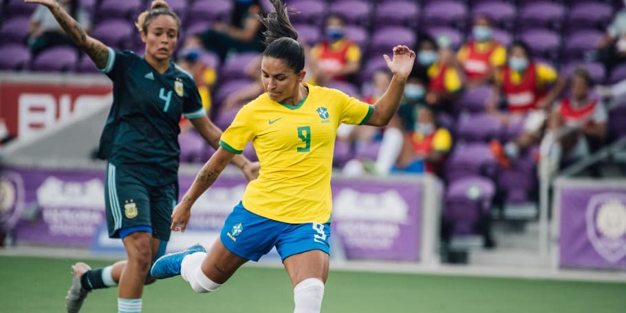 Torneio She Believes: seleção feminina goleia a Argentina na estreia