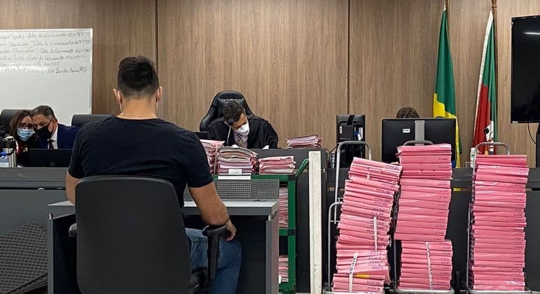 Caso Kiss: ex-funcionário diz que banda usou fogos em show antes