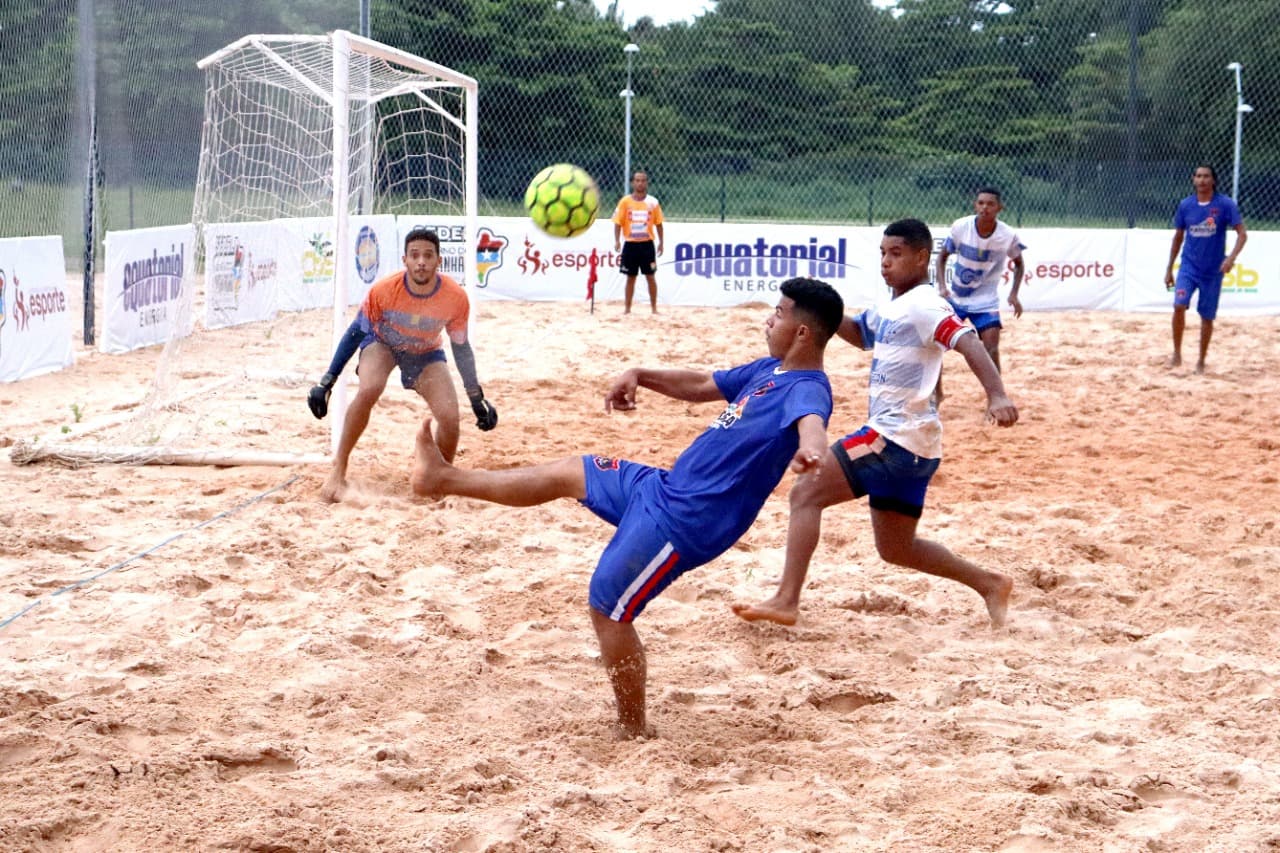 A partir desta quarta-feira (19), a cidade de Santa Inês sedia a terceira edição Maranhense de Beach Soccer chega à cidade de Santa Inês. A competição reunirá seis equipes que vão disputar duas vagas para a fase final do Estadual, prevista para ocorrer em junho, em Humberto de Campos. A rodada de abertura da Etapa da Região do Pindaré será aberta com o duelo entre Bom Jardim e Pindaré-Mirim. A bola sobe às 14h30 com transmissão ao vivo pelo canal Beach Soccer MA, no YouTube (youtube.com/beachsoccerma). Nes