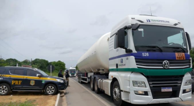 Caminhoneiros marcam greve, mas governo vê ameaça vazia