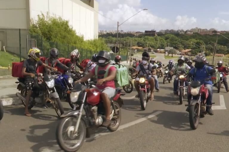 PL reduz idade mínima para trabalhar como motoboy
