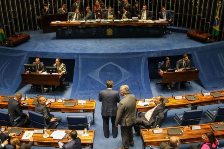 Bolsonaro veta projeto que facilitaria tratamento oral contra câncer