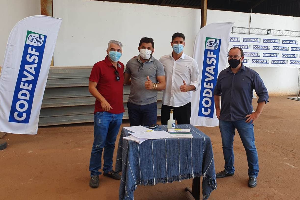 Roberto Rocha viabiliza barcos para Prefeitura de Centro Novo