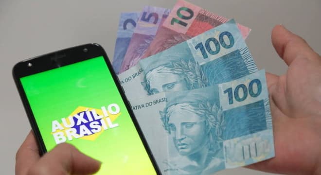 Governo começa a pagar Auxílio Brasil na quarta (17); veja calendário