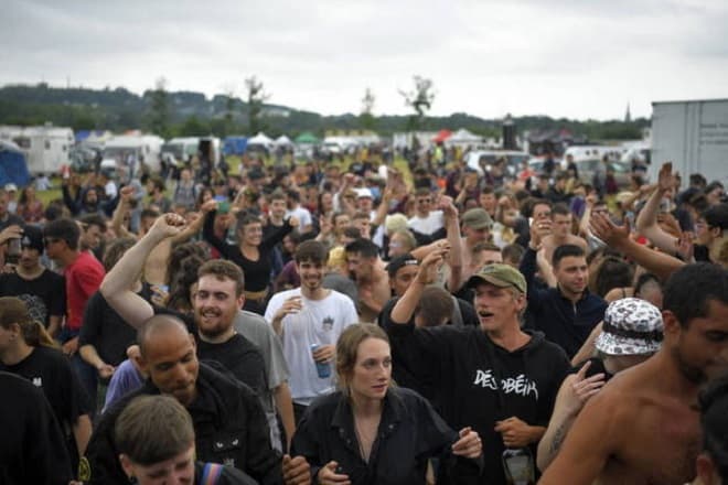 França: rapaz perde a mão e outros 5 ficam feridos em festa clandestina