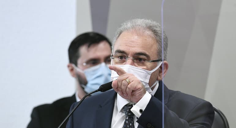 Queiroga cita Oswaldo Cruz e diz que país vive 'guerra de vacinas'
