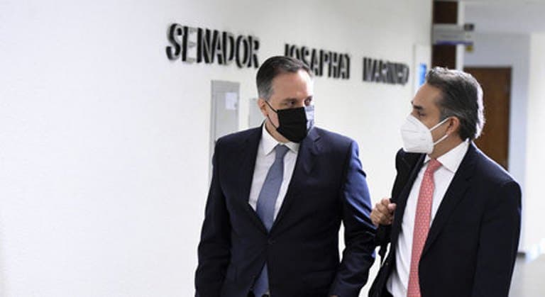 CPI: Pfizer ofereceu 70 milhões de doses ao Brasil em agosto