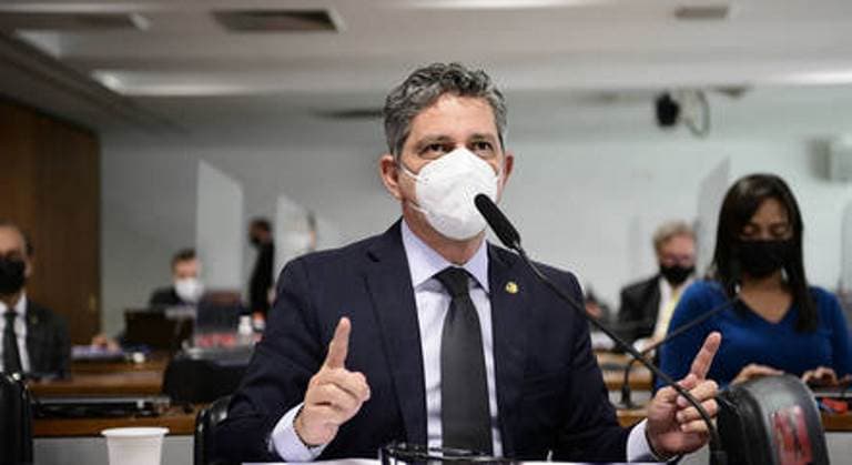 Senador da CPI acusa ministro Braga Netto de "espionagem"