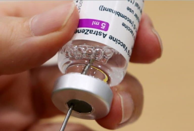 Reações como febre e cansaço são comuns à vacina da AstraZeneca