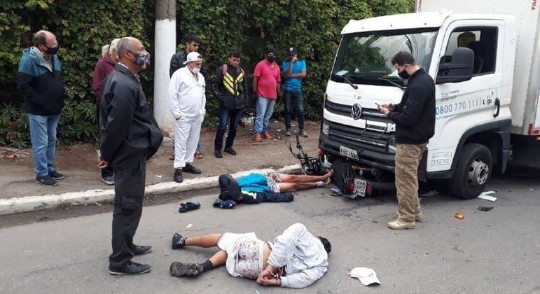 Caminhoneiro vê assalto em SP e atropela suspeitos no Jaguaré
