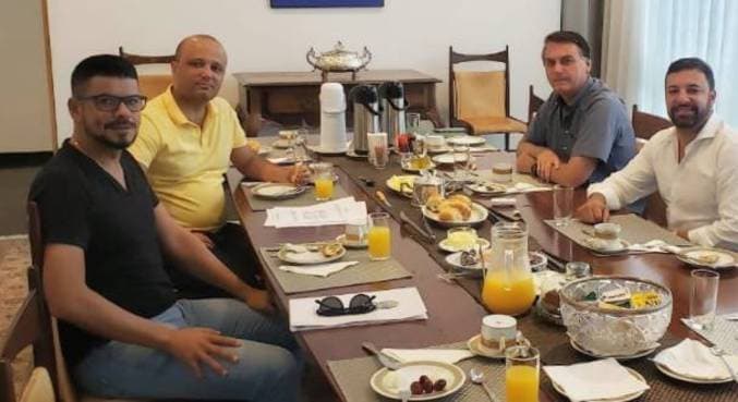 Bolsonaro se reúne com relator da PEC que libera auxílio