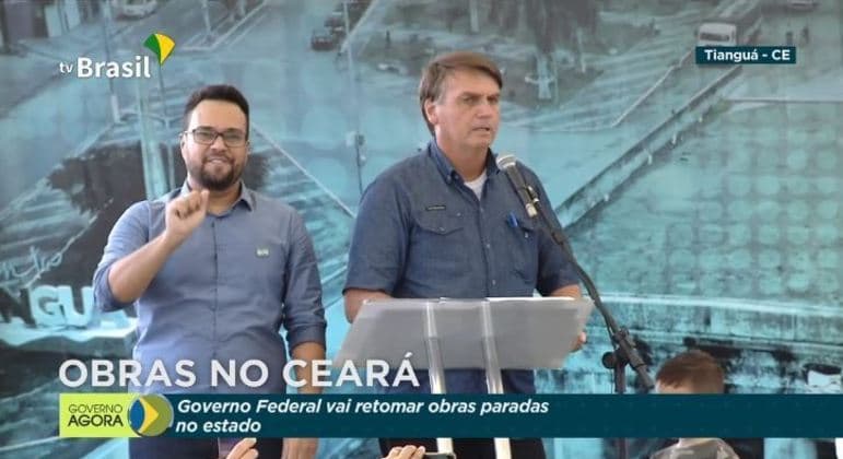 No 'aniversário da pandemia', Bolsonaro critica lockdowns