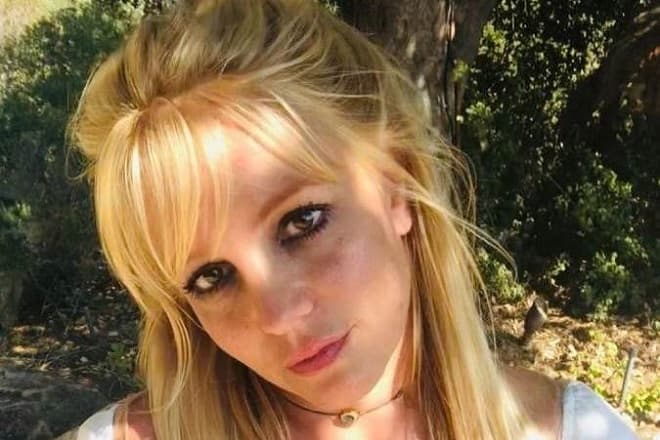 Britney quebra silêncio e pede o fim de tutela: 'É constrangedor o que passei'