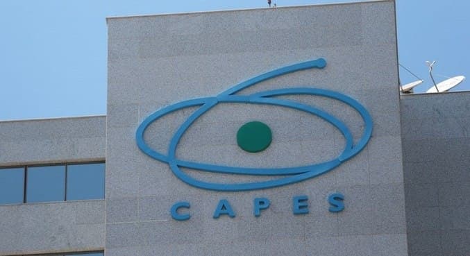 Capes fixa critérios de distribuição de bolsas de pós-graduação