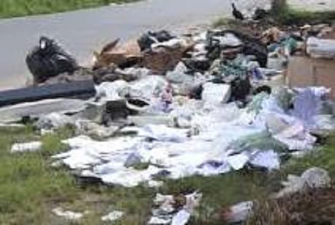 Moradores denunciam descarte irregular de lixo na Cidade Operária