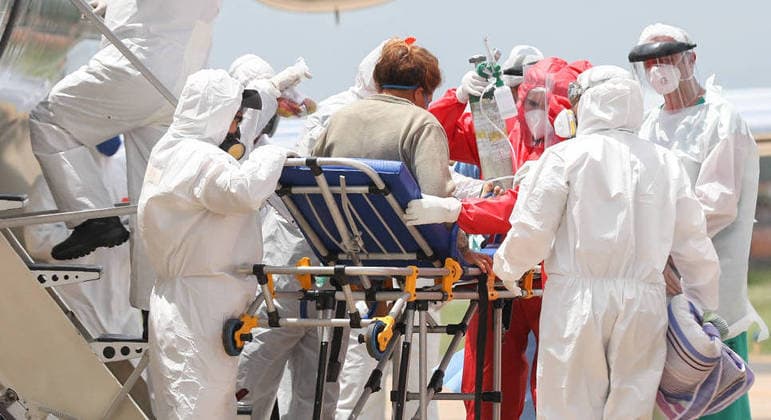 Estados apertam restrições contra covid após recorde diário de mortes