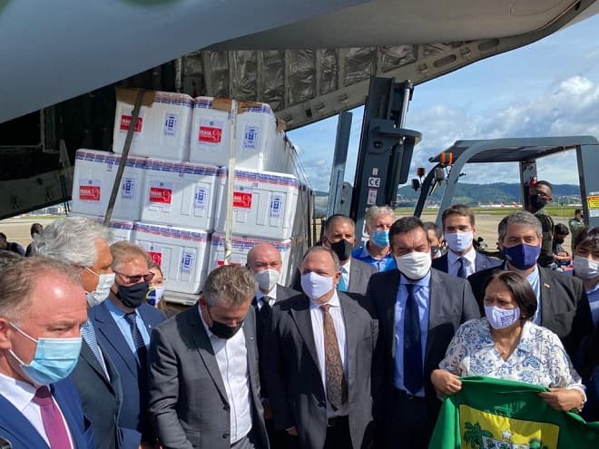 Covid-19: aberta campanha de vacinação com envio de doses aos Estados