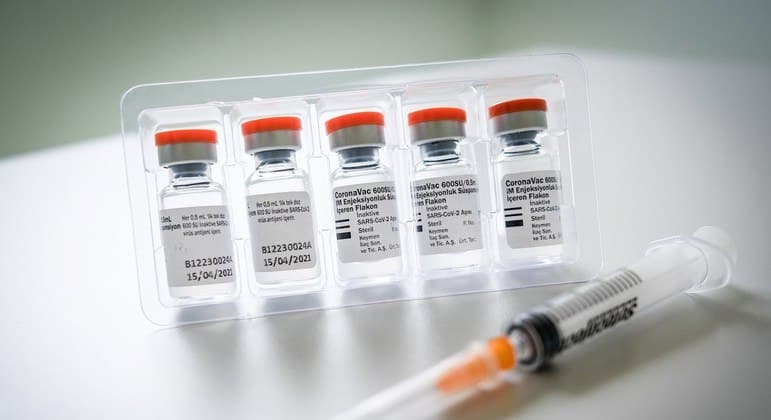 Frascos da CoronaVac têm menos do que 10 doses
