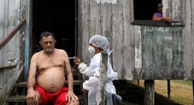 Conheça o cronograma da vacinação de idosos nos Estados