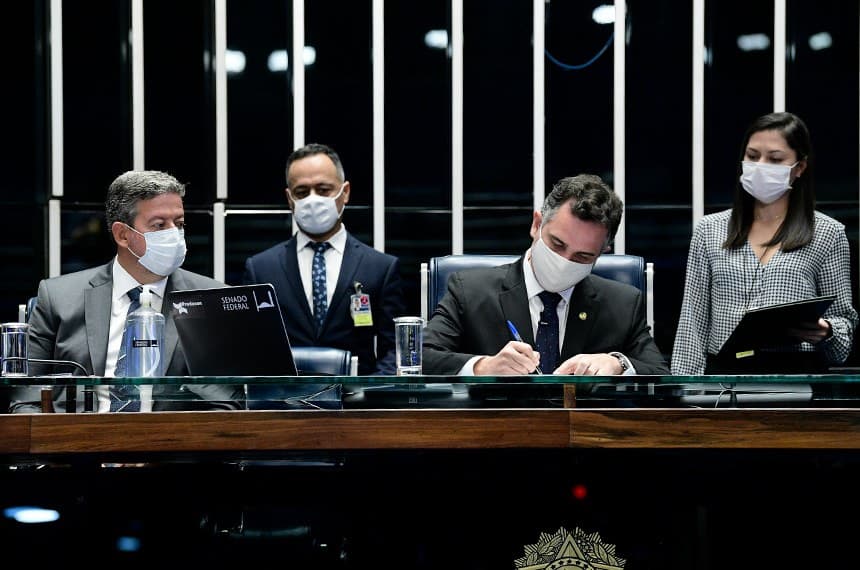 Congresso promulga emenda que permite retomar auxílio emergencial