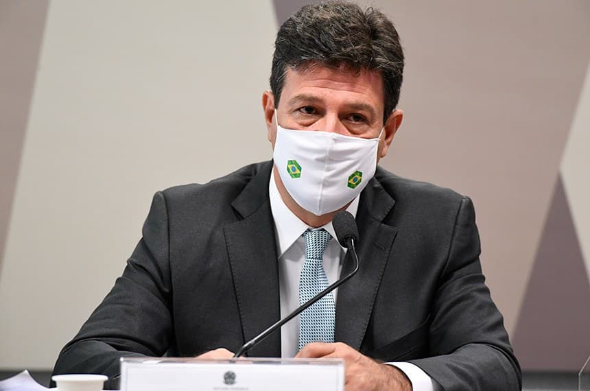 Bolsonaro deu 'informação dúbia' sobre pandemia, diz Mandetta