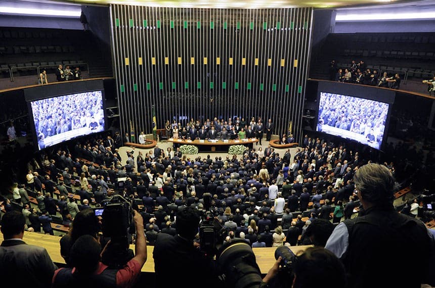 Pandemia e divergências adiaram reforma tributária para 2021